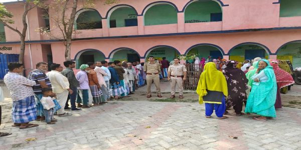 जिले के 57 पंचायतों में पैक्स चुनाव को लेकर शांतिपूर्ण ढंग से हुआ मतदान