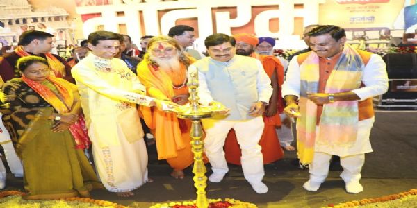 कवि सम्मेलन हमारी समृद्ध काव्य परम्पराओं के हैं सजीव संवाहक : मुख्यमंत्री डॉ. यादव