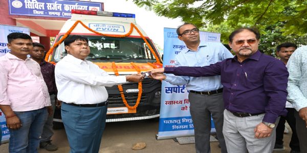 पीवीयूएनएल ने स्वास्थ्य विभाग को दिया एंबुलेंस