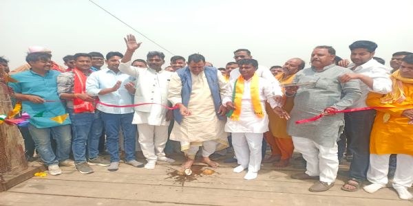 हरसिंहपुर गंगा घाट पर 550 मीटर लंबा पीपा पुल शुरू, विंध्याचल जाने वालों को 15 किमी की राहत