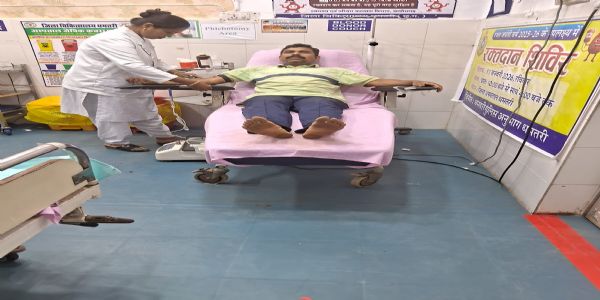 गगन कुंभकार ने 69 वां रक्तदान कर किडनी मरीज को दी नई उम्मीद