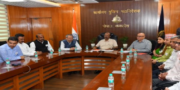 मप्रः नेशनल डिफेंस कॉलेज के प्रतिनिधिमंडल ने डीजीपी मकवाणा से की सौजन्य भेंट