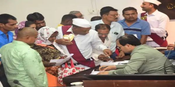 बिलासपुर : जिंदा महिला को सरकारी रिकॉर्ड में मृत बताया, महतारी वंदन योजना की राशि बंद, कलेक्टर ने दिए जांच के निर्देश