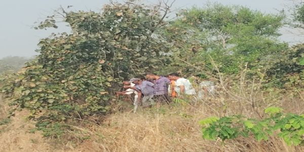 खदान में मिला अज्ञात शव, हत्या की आशंका