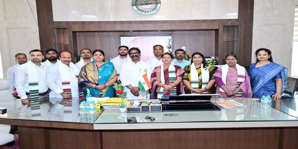 बिहार विधान परिषद समिति के सदस्यों ने मुख्यमंत्री हेमंत सोरेन से की मुलाकात