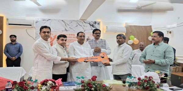 प्रदेश सरकार के 09 वर्ष पूर्ण होने पर कलेक्ट्रेट परिसर में लगी उपलब्धियों की प्रदर्शनी