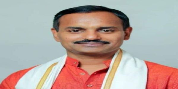 स्थानीय व्यापारियों को प्राथमिकता देने की मांग, हितानंद अग्रवाल ने बालको प्रबंधन को सौंपा ज्ञापन