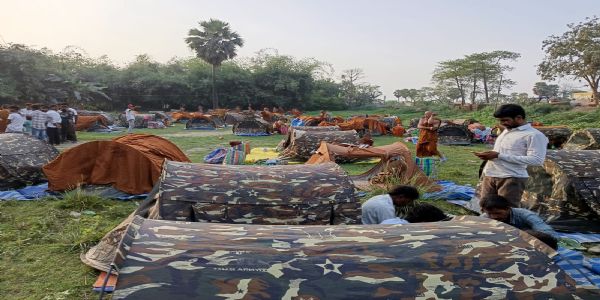 बौद्ध भिक्षुको का जत्था भ्रमण के दौरान पहुचा मंगलापुर