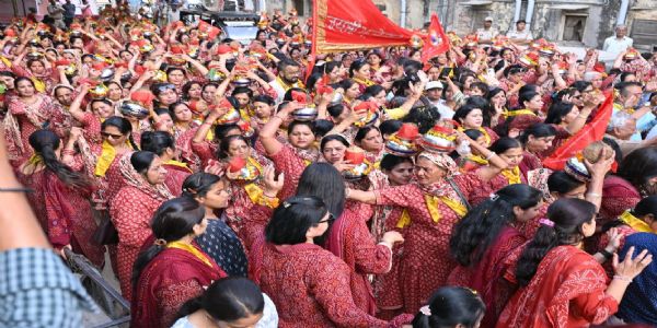 गोविंद देवजी मंदिर से निकली 551 महिलाओं की भव्य कलश यात्रा