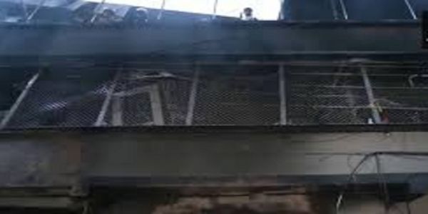ब्लास्ट से घर में लगी आग