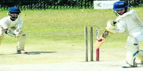 अंडर-16 आयु क्रिकेट वर्ग प्रारंभिक चयन ट्रायल में खिलाड़ी।