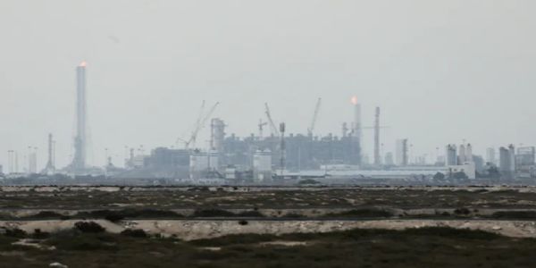 यह कतर का रास लफ्फान इंडस्ट्रियल सिटी है। ईरान ने यहां स्थित दुनिया के सबसे बड़े लिक्विफाइड नेचुरल गैस निर्यात टर्मिनल पर हमला किया है। फोटो - इंटरनेट मीडिया