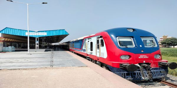 नेपाल में भारत के सहयोग से बन रहे रेलवे ट्रैक का काम मुआवजा विवाद के कारण रुका