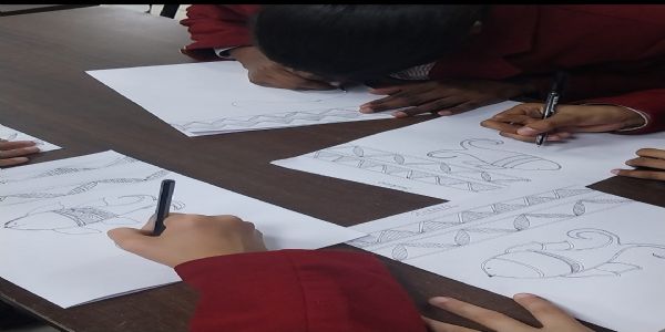 दून लाइब्रेरी में मधुबनी कला पर कार्यशाला, बच्चों ने सीखी पारंपरिक चित्रकला