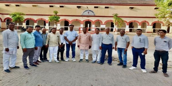 चार-चार ड्यूटी से शिक्षक परेशान : डॉ हरि प्रकाश यादव