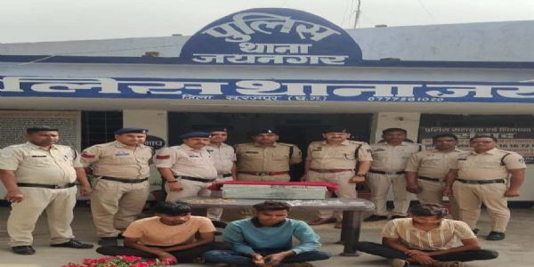सूरजपुर : चोरी के दो मामलों का खुलासा, तीन आरोपित गिरफ्तार, 4 लाख के जेवर बरामद