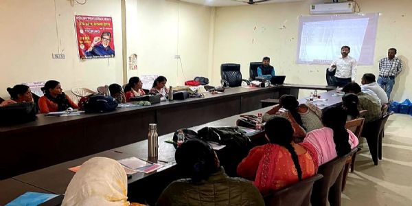 चिकित्सकों और नर्सिंग अधिकारियों को सिखाए बाल रोगों के उपचार के गुर