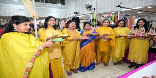 बसंत मेले के अंतिम दिन हाथ से बनी चीजों की हुई खूब खरीदारी, चार स्टॉलधारी सम्मानित