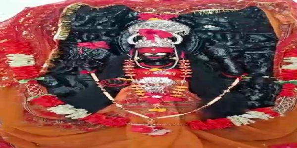 नवरात्रि विशेष: मॉ विरासनी के दर्शन करने आते हैं शेर, घने जंगलों के बीच पहाड़ में विराजी मॉ