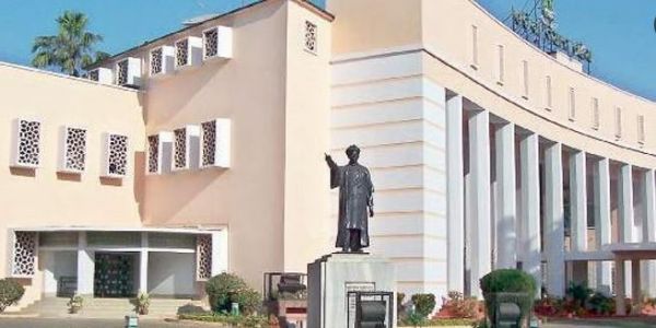 एससीबी मेडिकल में सुरक्षा मुद्दे पर विधानसभा में हंगामा, गतिरोध दूर करने को सर्वदलीय बैठक बुलाई गई