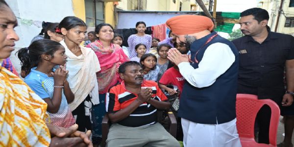 राष्ट्रीय सफाई कर्मचारी आयोग उपाध्यक्ष हरदीप सिंह गिल पहुंचे छत्तीसगढ़, मृतक के परिजनों से की मुलाकात, दी सांत्वना