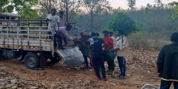 दंपति की कुल्हाड़ी से मारकर हत्या