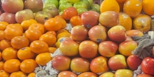 वाराणसी में नवरात्र के पहले दिन आसमान छूने लगे फलों के दाम