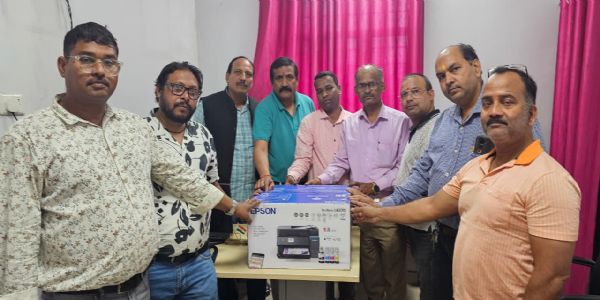 अशोक वर्मा की स्मृति में पत्रकारों को मिला तकनीकी सहयोग