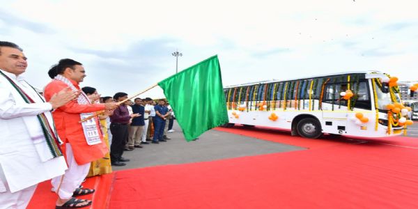 राजस्थान दिवस पर 207 नई बसों को हरी झंडी, 700 महिलाओं को हेलमेट वितरण