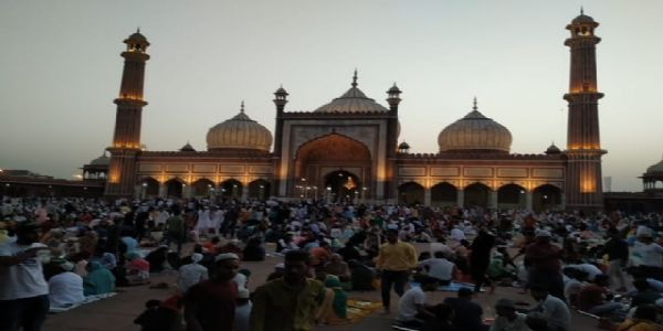 ईद-उल-फितर का चांद नजर नहीं आया, देश में 21 मार्च को मनाई जाएगी ईद