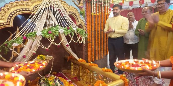 हिन्दू नववर्ष पर बाबा आम्रेश्वर धाम में हुई भव्य श्रृंगार पूजा