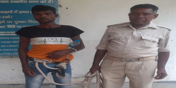 भतीजा ने की कुल्हाड़ी से मारकर चाचा की हत्या, गिरफ्तार