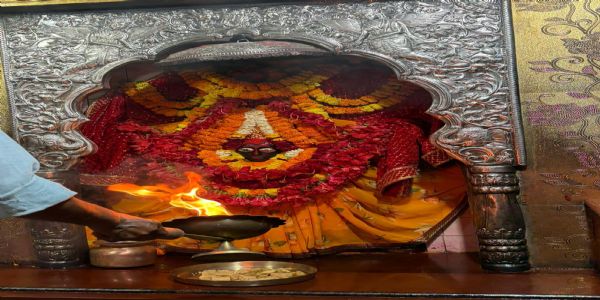 चैत्र नवरात्र के पहले दिन शीतला चौकिया धाम में उमड़ा आस्था का सैलाब, 25 हजार श्रद्धालुओं ने किए दर्शन