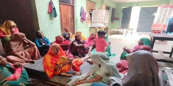 सड़क पर खड़ी खराब ट्रैक्टर-ट्रॉली से टकराई बाइक, 32 वर्षीय युवक की मौत