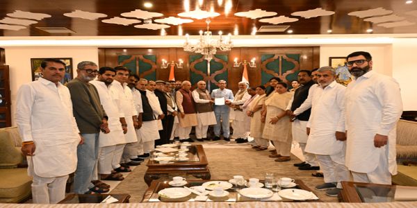 कांग्रेस ने राज्यसभा चुनावों में धांधली का आराेप लगा राज्यपाल काे दिया ज्ञापन