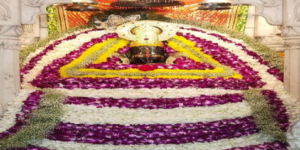 खाटू नरेश काे कराया गया चैत्र अमावस्या का महास्नान