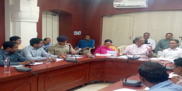 बजट घोषणाओं को प्राथमिकता से पूरा करें संबंधित विभाग : मंत्री गजेन्द्र सिंह खींवसर