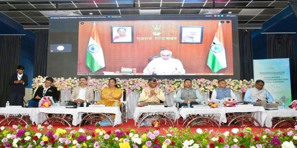 नीति आयोग के राष्ट्रीय कार्यशाला को संबोधित करते राज्यपाल आचार्य देवव्रत