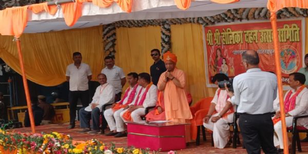 भक्त प्रह्लाद की पूजा-अर्चना कर मुख्यमंत्री योगी आदित्यनाथ ने रवाना की भव्य शोभायात्रा