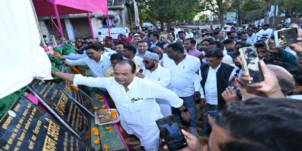झारखंड के स्वास्थ्य मंत्री डॉ. इरफान अंसारी ने 17 जनकल्याणकारी योजनाओं का किया शिलान्यास