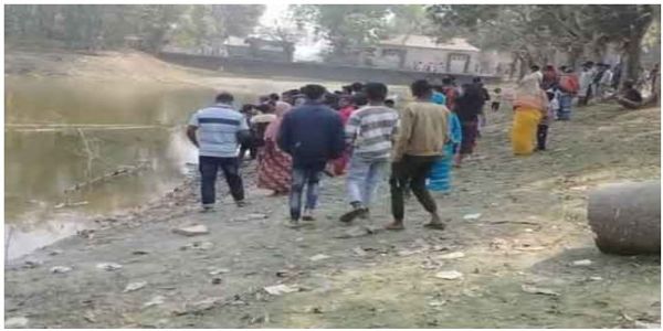 पूर्व पंचायत प्रधान के तालाब से दो टोटो बरामद