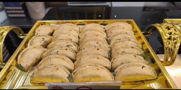 होली पर शाही गुझिया की धूम, सोने-चांदी से सजी मिठास ने बढ़ाई बाजार की रौनक