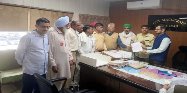 फतेहाबाद : आईओसीएल पानीपत रिफाइनरी के मजदूरों के समर्थन में जनसंगठनों ने जताया रोष, मुख्यमंत्री के नाम सौंपा ज्ञापन