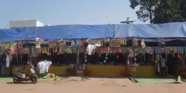 कोरबा के बाजारों में होली की रौनक, रंग-गुलाल और पिचकारियों से सजी दुकानें