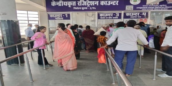 मौसम में बदलाव के कारण अस्पताल में बढ़ी मरीजों की संख्या