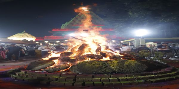 भगवान महाकाल के आंगन में सबसे पहले होलिका दहन