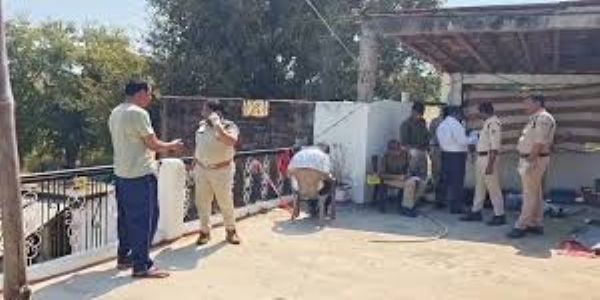नर्मदापुरमः सोहागपुर में घर की छत पर  मिले युवक-युवती के शव, हत्या या आत्महत्या की गुत्थी सुलझाने में जुटी पुलिस