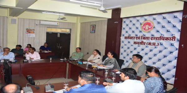 एचपीवी वैक्सीन सुरक्षित एवं प्रभावी, सर्वाइकल कैंसर से बचाव का सशक्त माध्यम : कलेक्टर