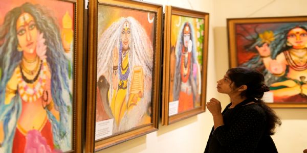 एका - द वन में 64 योगिनियों की संपूर्ण समकालीन चित्र श्रृंखला बनी आकर्षण