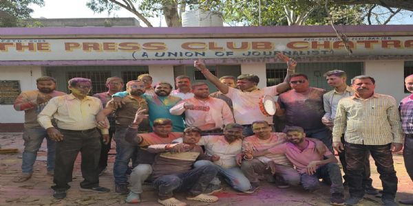 प्रेस क्लब के होली मिलन समारोह में जमकर उड़े अबीर–गुलाल